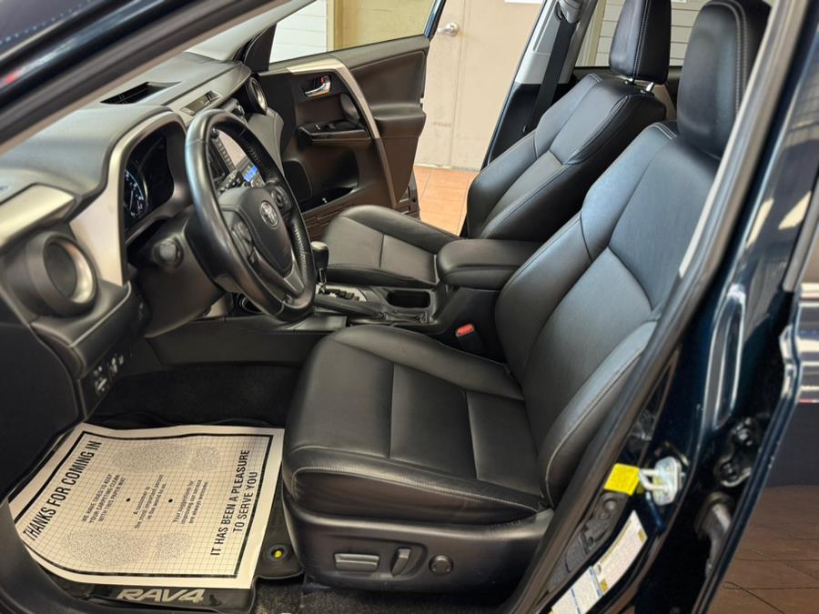 2017 Toyota RAV4 Hybrid Limited AWD (Natl) photo