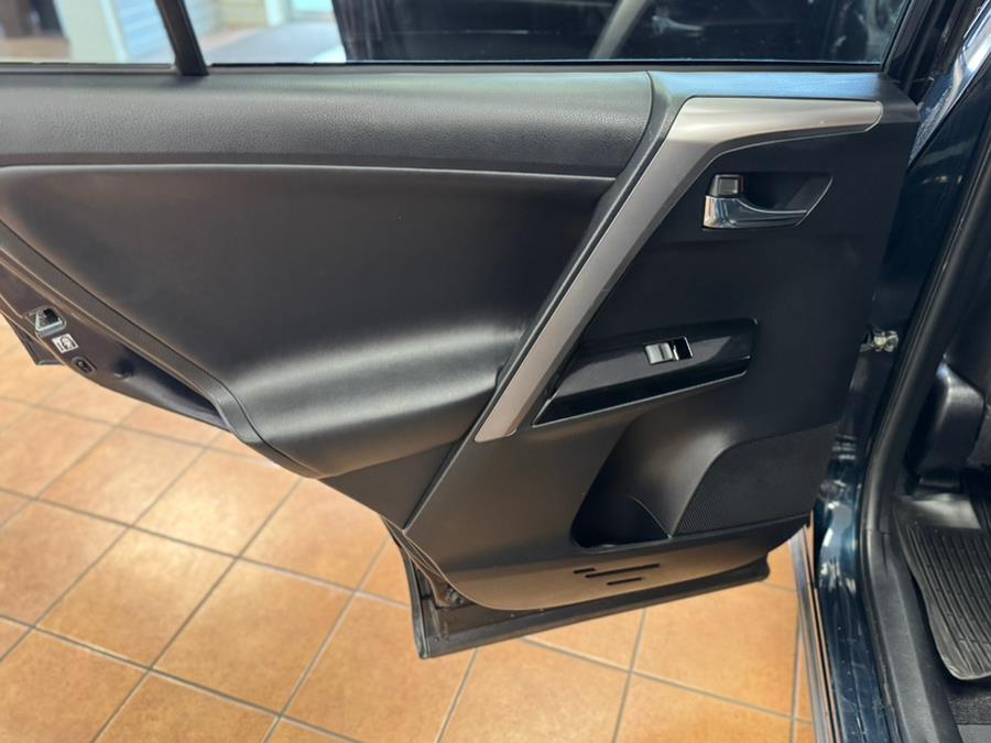 2017 Toyota RAV4 Hybrid Limited AWD (Natl) photo