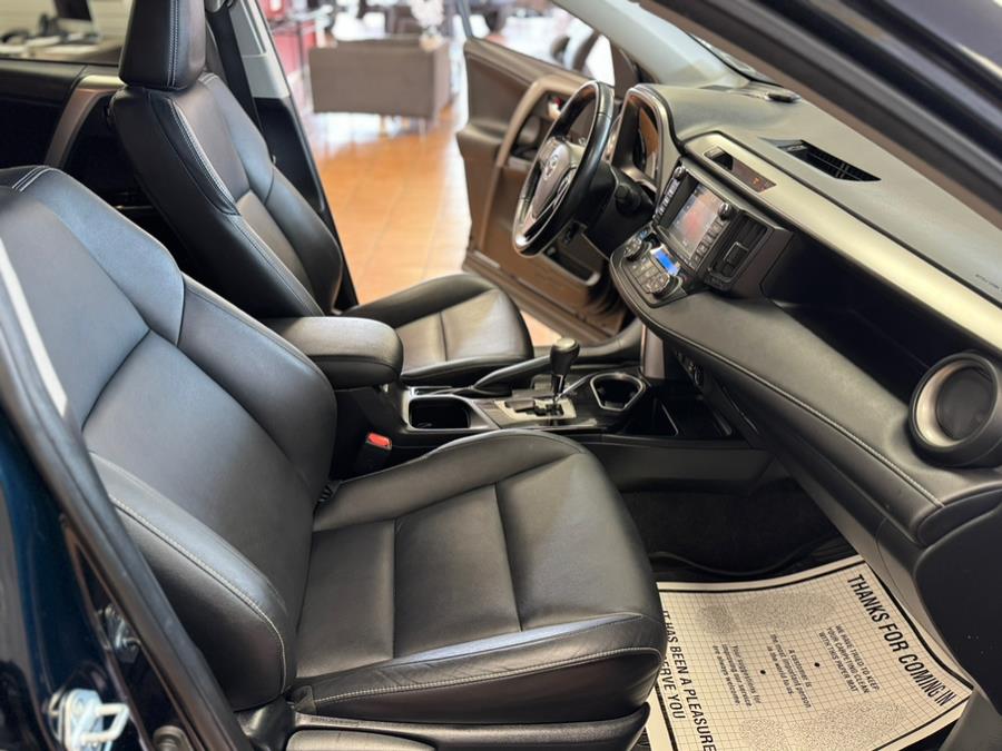 2017 Toyota RAV4 Hybrid Limited AWD (Natl) photo