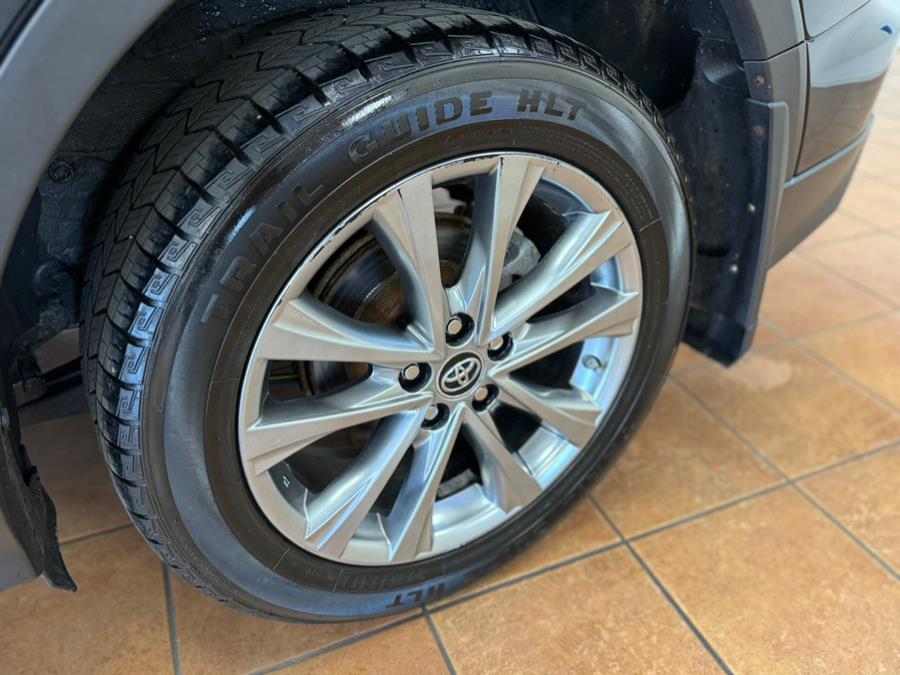 2017 Toyota RAV4 Hybrid Limited AWD (Natl) photo