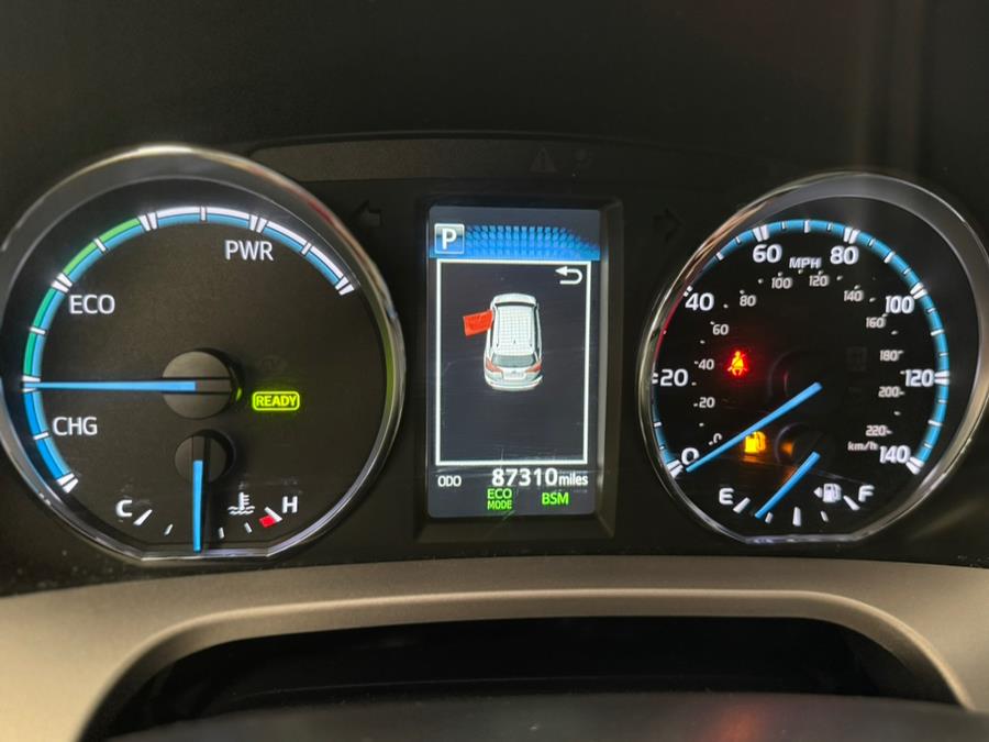 2017 Toyota RAV4 Hybrid Limited AWD (Natl) photo