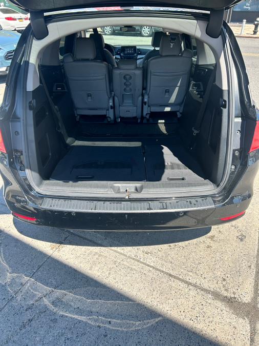 2022 Honda Odyssey Touring Auto photo