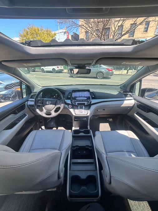 2022 Honda Odyssey Touring Auto photo