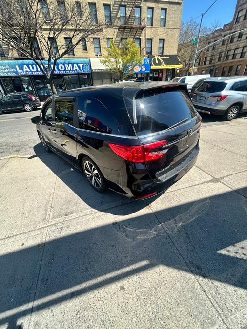 2022 Honda Odyssey Touring Auto photo