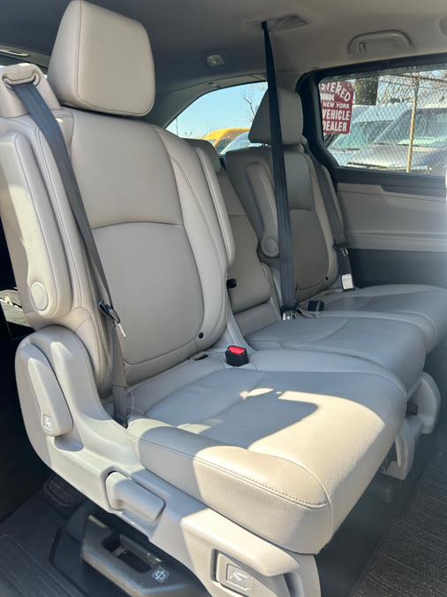 2022 Honda Odyssey Touring Auto photo