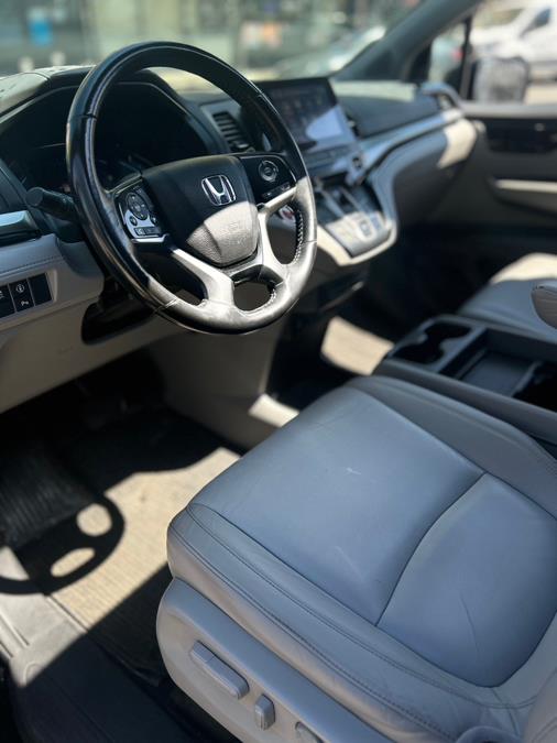 2022 Honda Odyssey Touring Auto photo