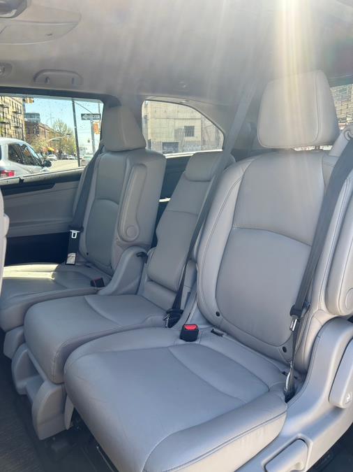 2022 Honda Odyssey Touring Auto photo