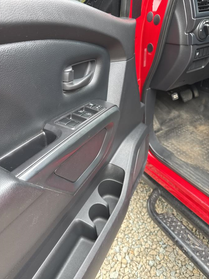 2021 Nissan Titan 4x4 Crew Cab S photo