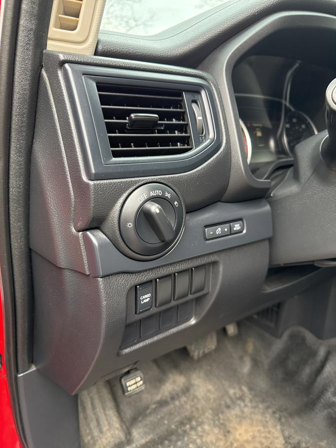 2021 Nissan Titan 4x4 Crew Cab S photo