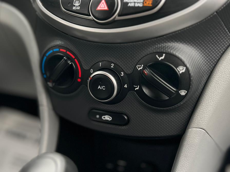2017 Hyundai Accent SE Sedan Auto photo