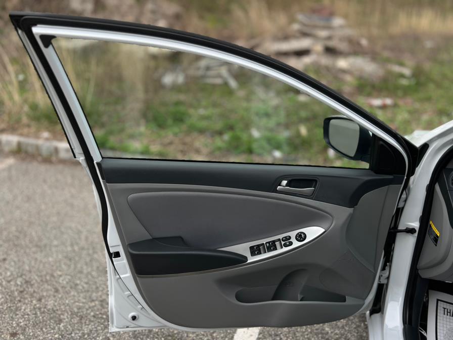 2017 Hyundai Accent SE Sedan Auto photo