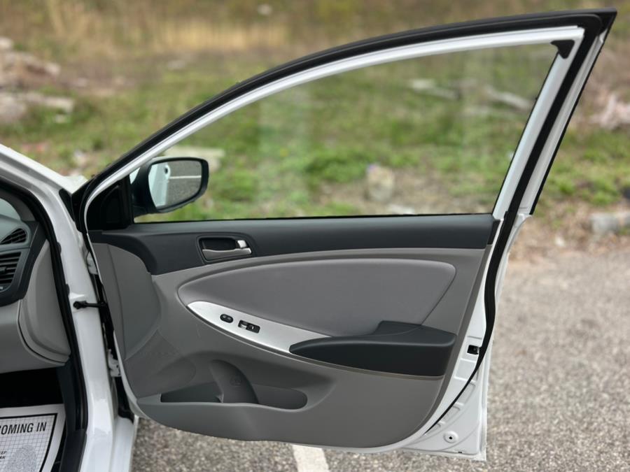 2017 Hyundai Accent SE Sedan Auto photo
