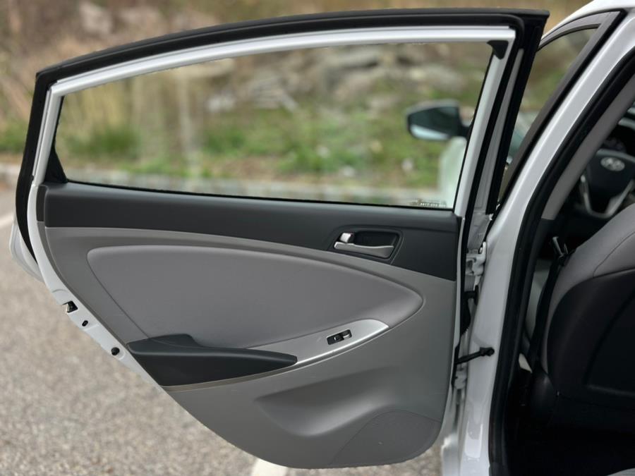 2017 Hyundai Accent SE Sedan Auto photo