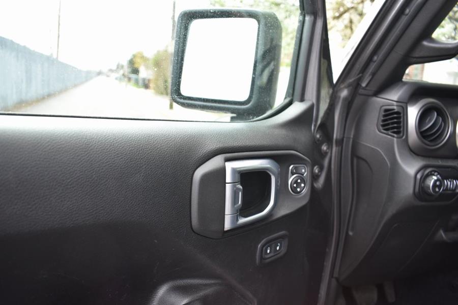 2021 Jeep Gladiator Willys photo