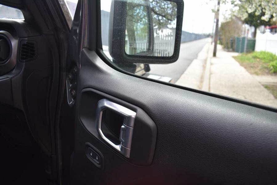 2021 Jeep Gladiator Willys photo