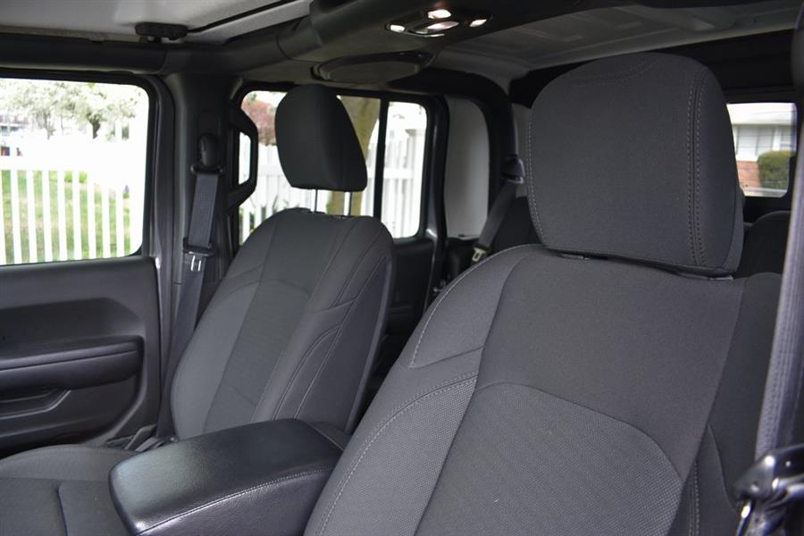 2021 Jeep Gladiator Willys photo