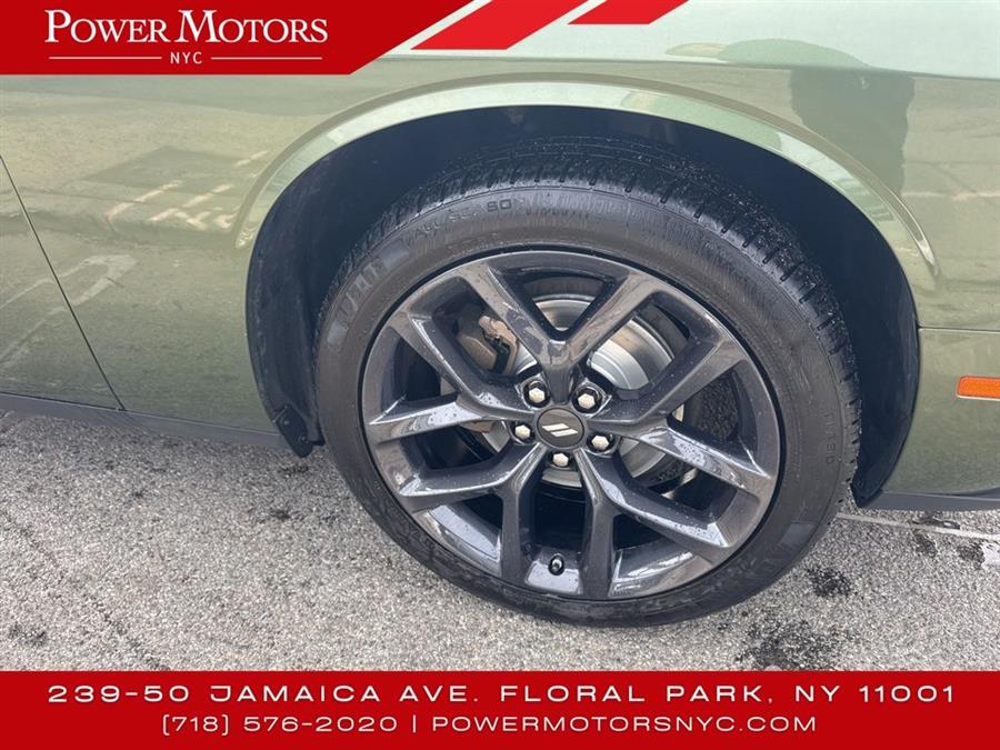 2022 Dodge Challenger SXT photo
