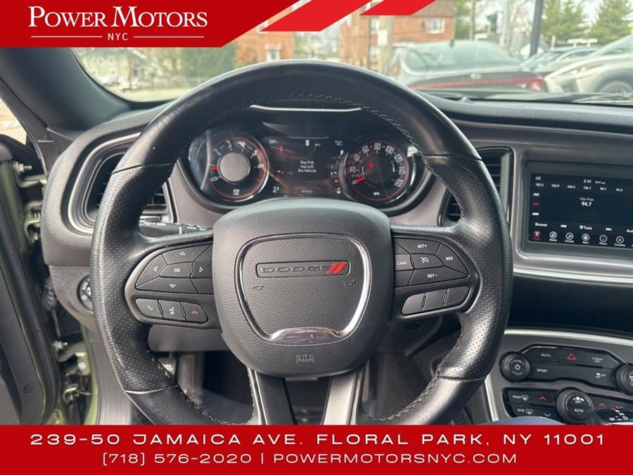 2022 Dodge Challenger SXT photo