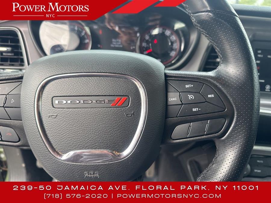 2022 Dodge Challenger SXT photo