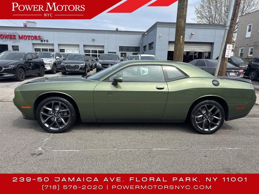 2022 Dodge Challenger SXT photo