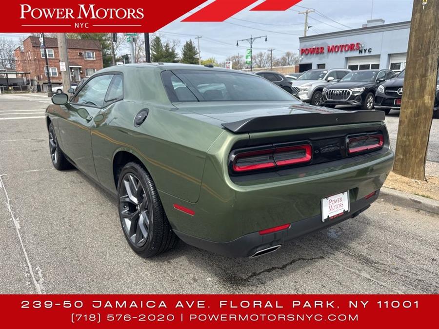 2022 Dodge Challenger SXT photo