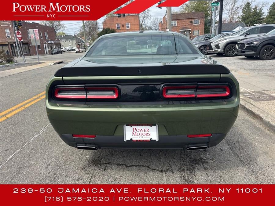 2022 Dodge Challenger SXT photo