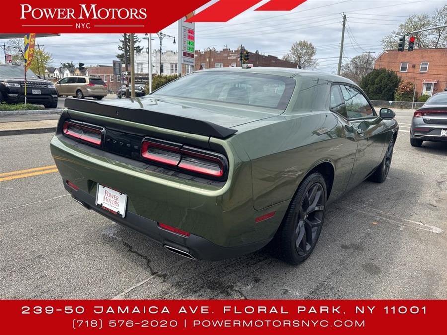 2022 Dodge Challenger SXT photo