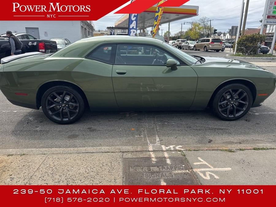 2022 Dodge Challenger SXT photo