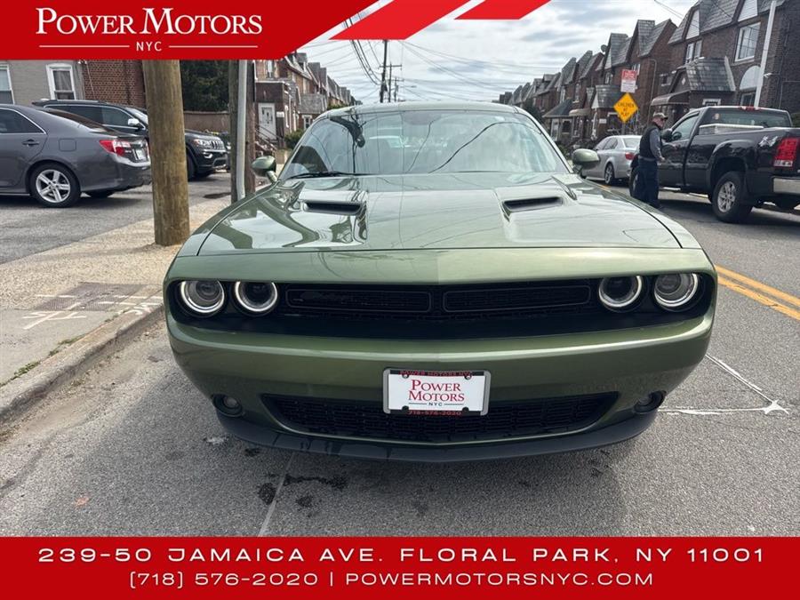 2022 Dodge Challenger SXT photo