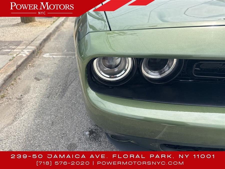2022 Dodge Challenger SXT photo