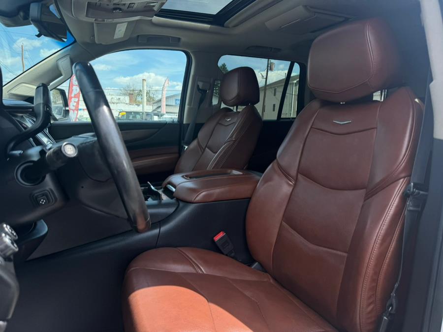 2019 Cadillac Escalade 4WD 4dr Luxury photo
