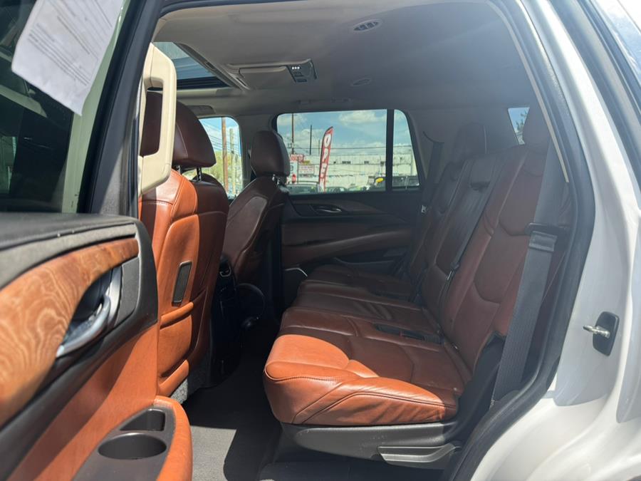 2019 Cadillac Escalade 4WD 4dr Luxury photo
