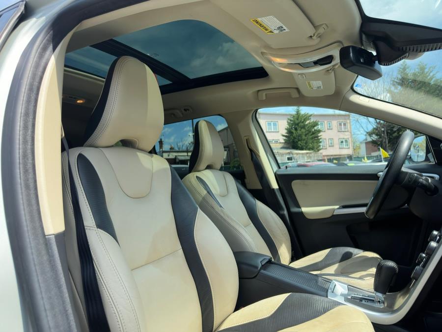 2011 Volvo XC60 T6 photo