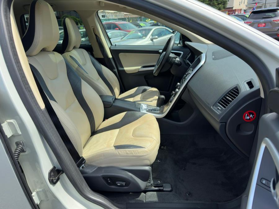 2011 Volvo XC60 T6 photo
