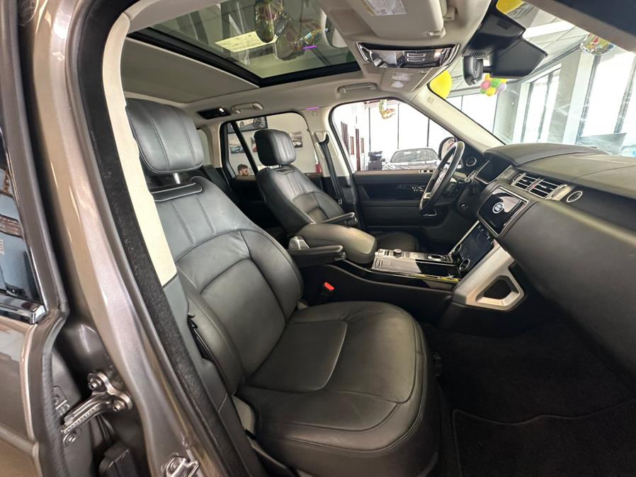 2021 Land Rover Range Rover Westminster SWB photo