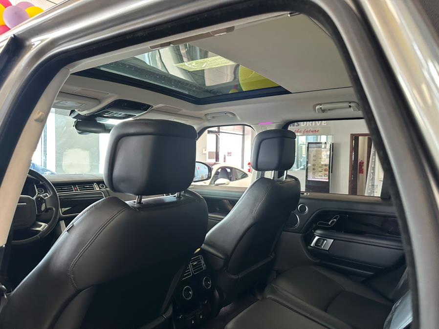 2021 Land Rover Range Rover Westminster SWB photo
