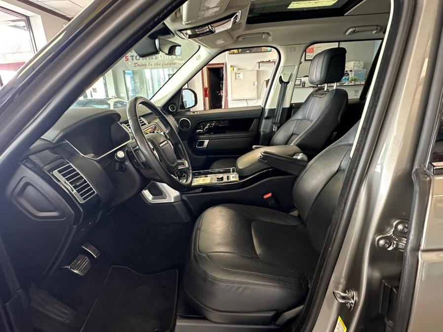 2021 Land Rover Range Rover Westminster SWB photo
