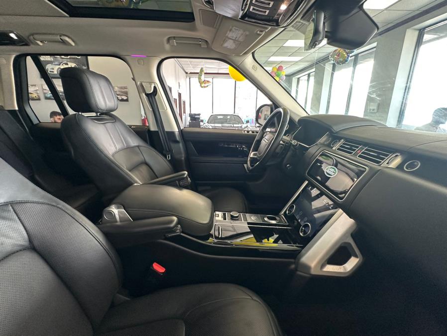 2021 Land Rover Range Rover Westminster SWB photo