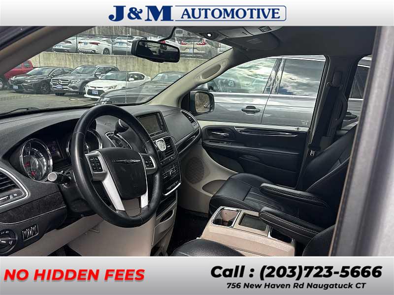 2014 Chrysler Town & Country Touring photo
