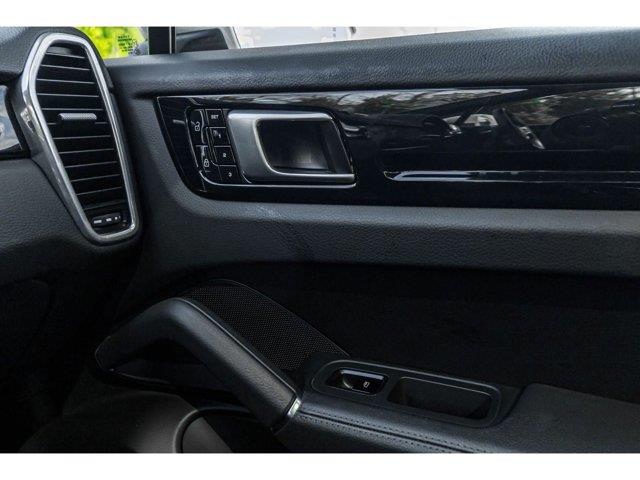 2021 Porsche Cayenne photo
