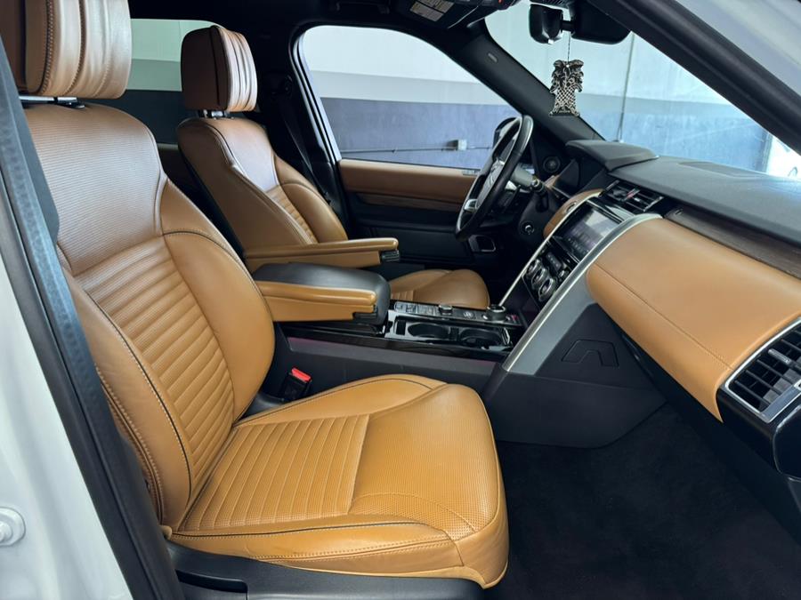 2018 Land Rover Discovery HSE Luxury V6 Supercharged photo