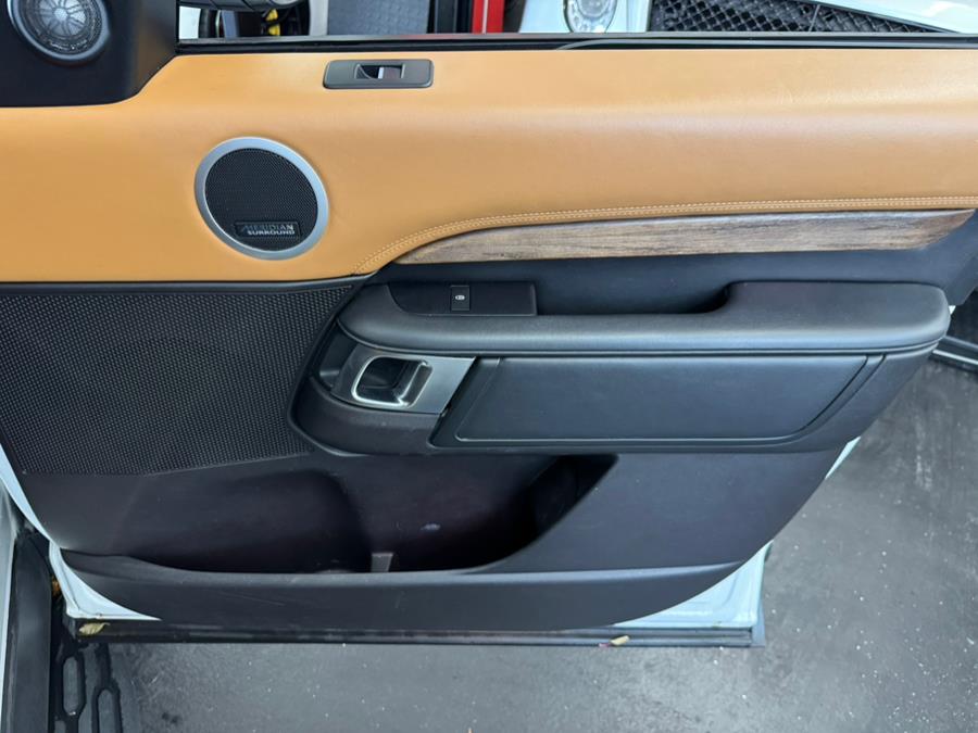 2018 Land Rover Discovery HSE Luxury V6 Supercharged photo