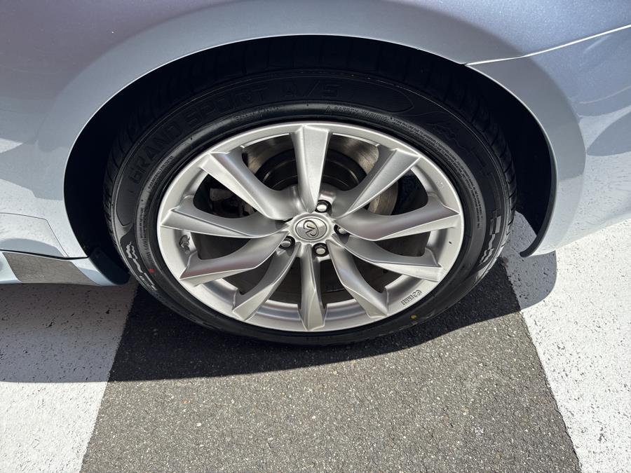 2011 Infiniti Legend photo