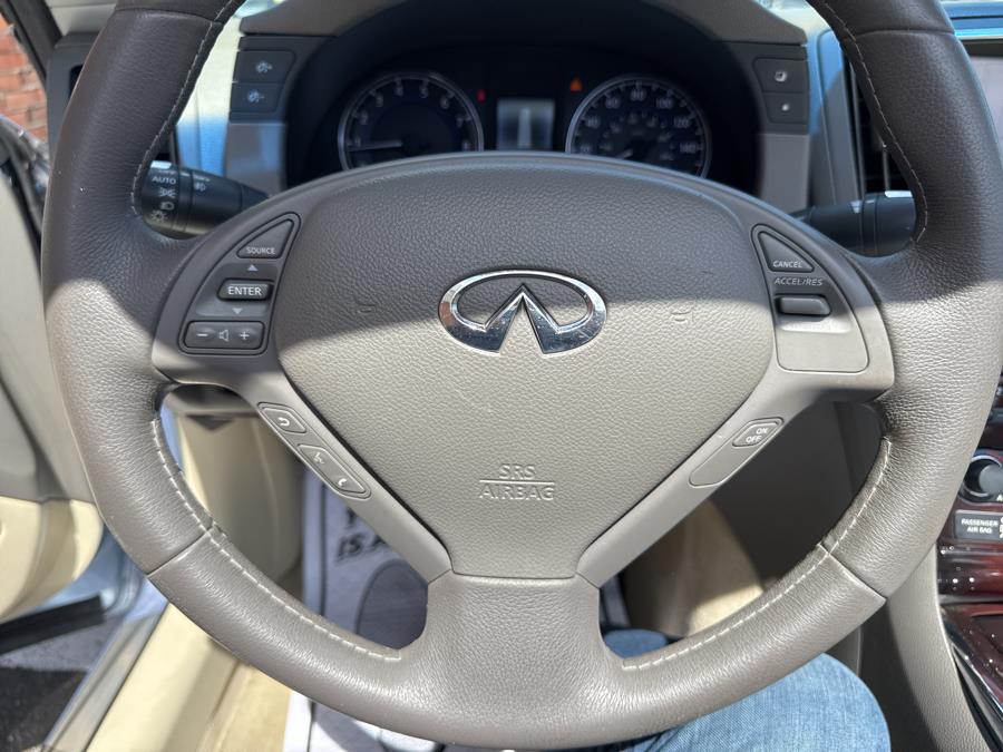 2011 Infiniti Legend photo