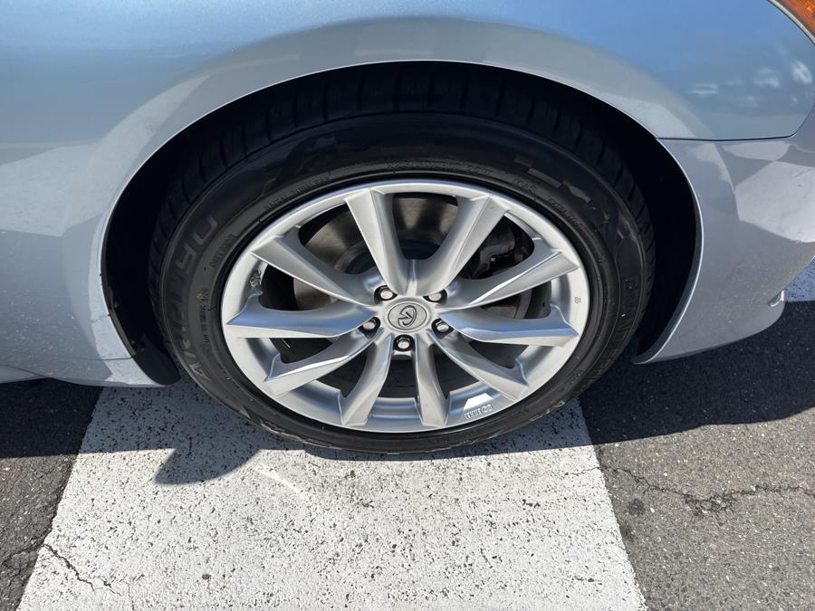 2011 Infiniti Legend photo