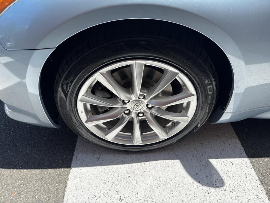2011 Infiniti Legend photo