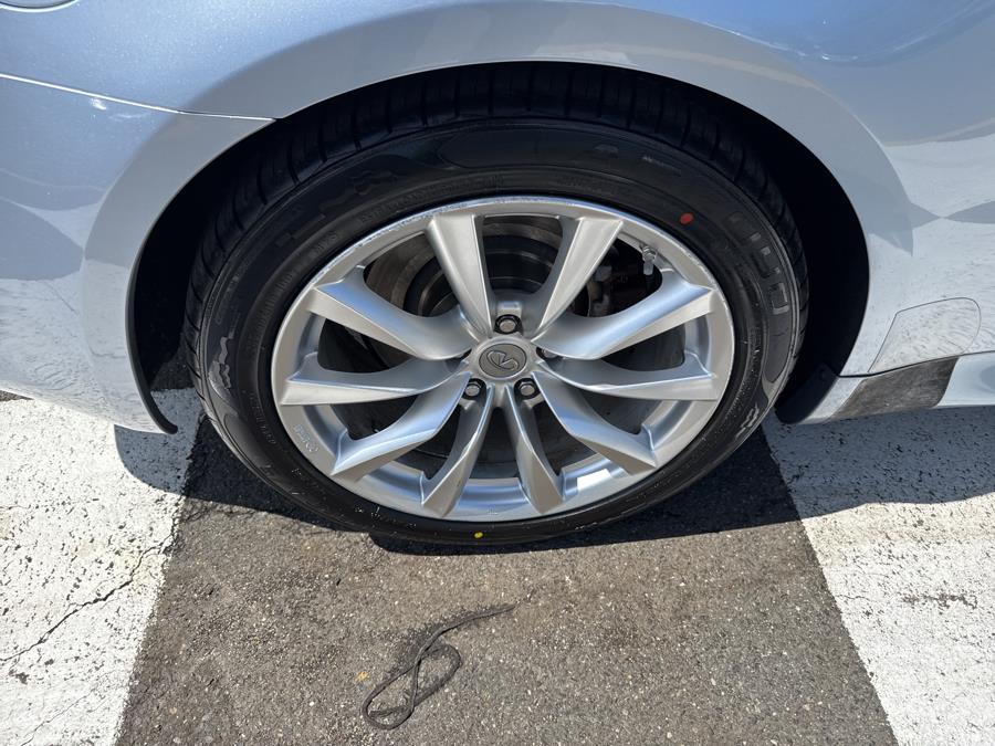 2011 Infiniti Legend photo