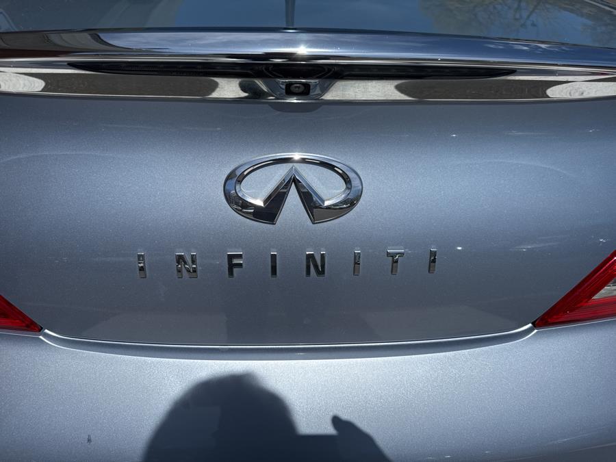 2011 Infiniti Legend photo