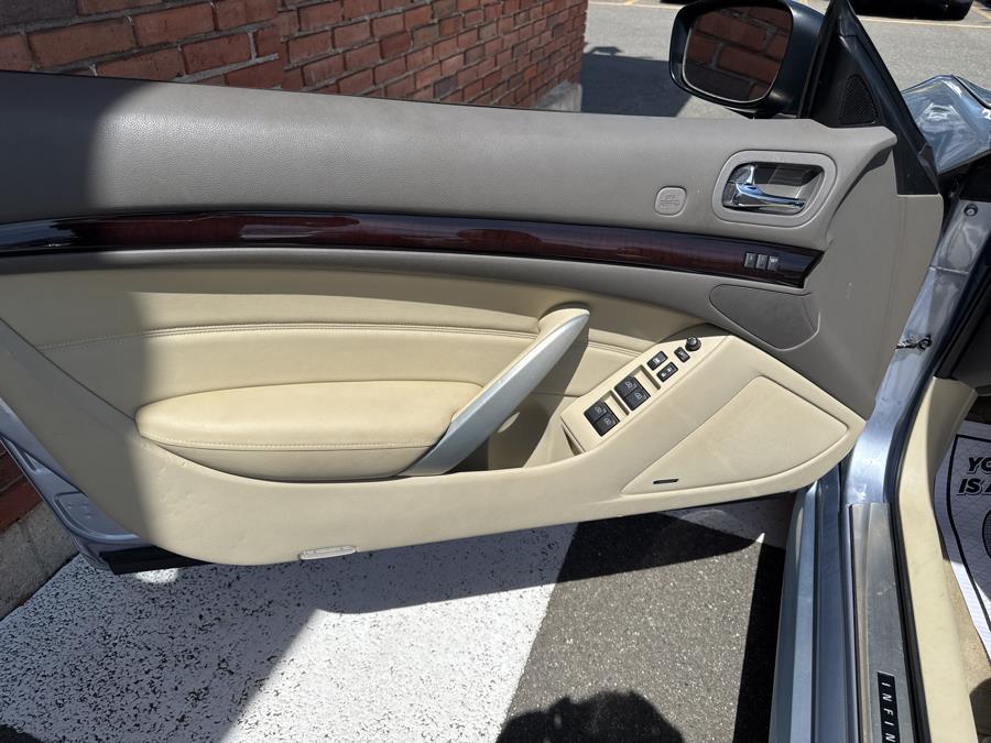 2011 Infiniti Legend photo