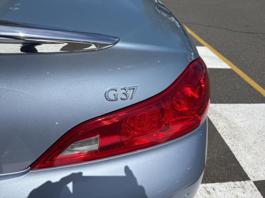 2011 Infiniti Legend photo